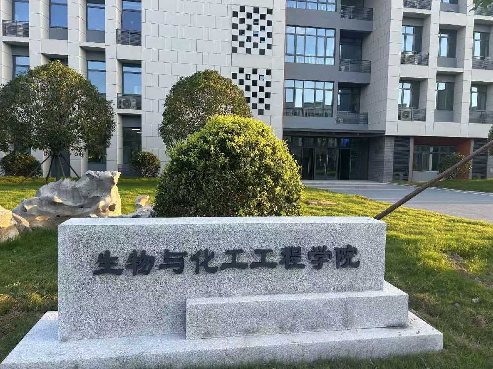 新郑市扬州职业大学体育场高杆灯项目